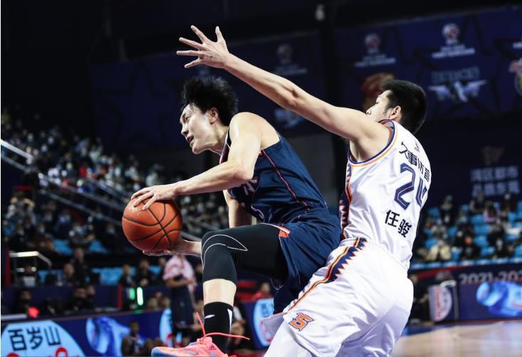 卡梅隆与CINITY的缘分始于2019年，卡梅隆带着《阿丽塔：战斗天使》来到中国宣传，全球电影市场正陷入一种“3D疲劳”——自《阿凡达》引爆3D观影热潮后，大量粗制滥造的3D影片消耗了观众的耐心。